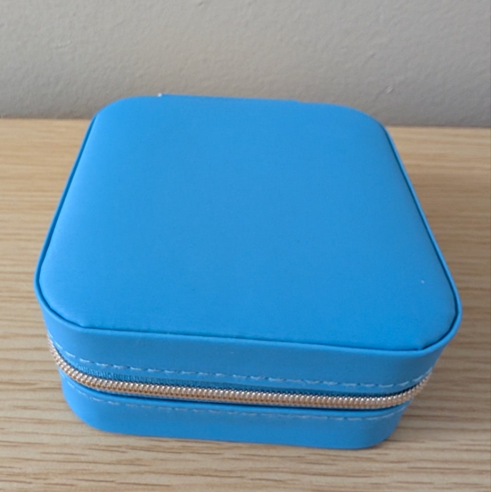 Blue Jewelry Box NWOT with Zip Around